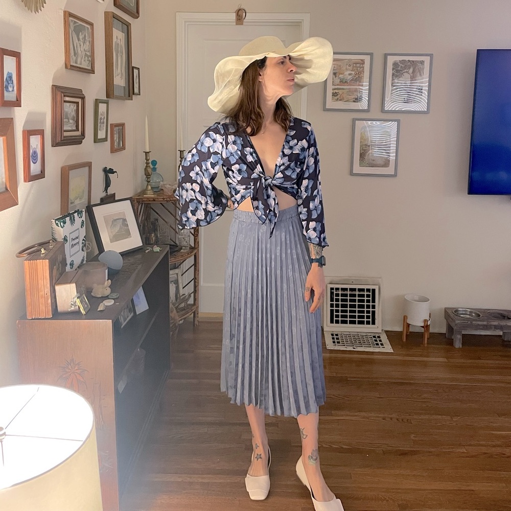 COPY - Gorgeous Loco Lindo tie-top and off-brand powder moody blue skirt - top